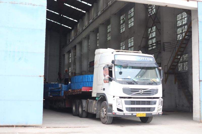 騰飛鑄鋼4套成品大齒圈、8條成品輪帶出口印尼