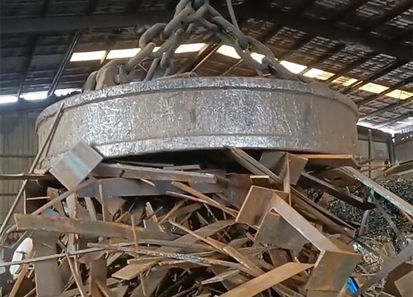 鑄鋼件廠家對(duì)鑄鋼件生產(chǎn)用廢鋼的原材料選擇與配比要求是什么？