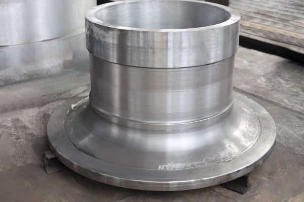 “空心”如何勝“實(shí)心”？揭秘大型中空軸的設(shè)計(jì)智慧與鑄造藝術(shù)