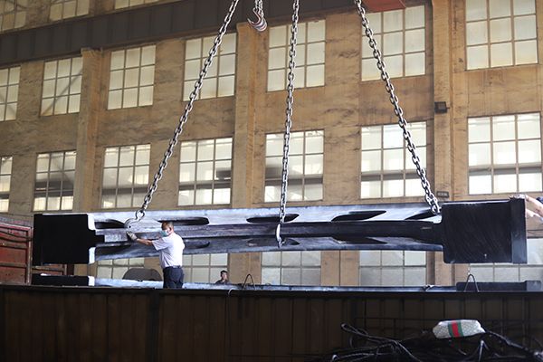 大齒輪加工廠家是如何選優(yōu)質(zhì)廢鋼鑄造質(zhì)量好的大齒輪呢？