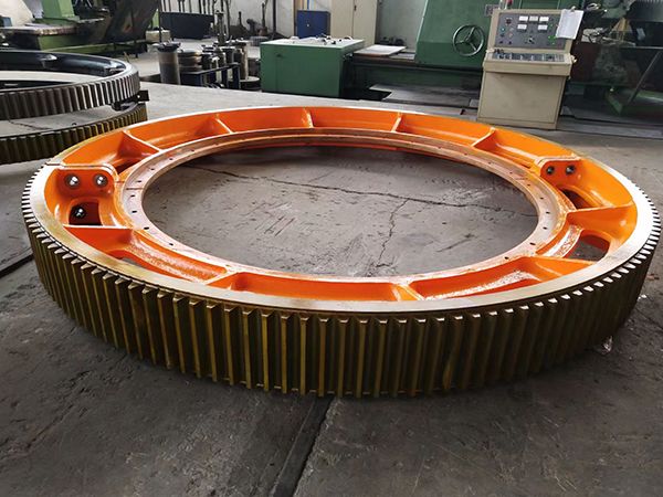 大齒輪廠家的選擇標(biāo)準(zhǔn)是？讓鑄鋼件加工廠家告訴你